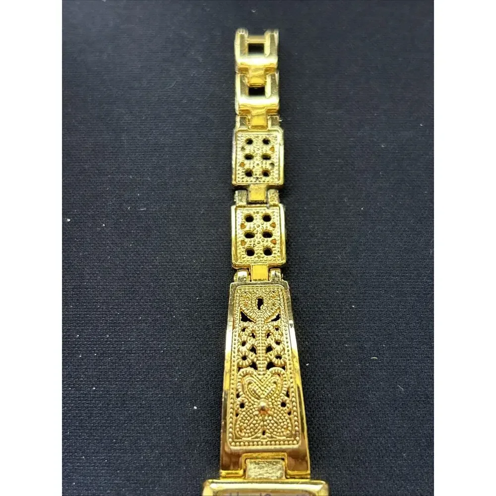 Chaoyada Gold Tone Women’s Quartz Watch